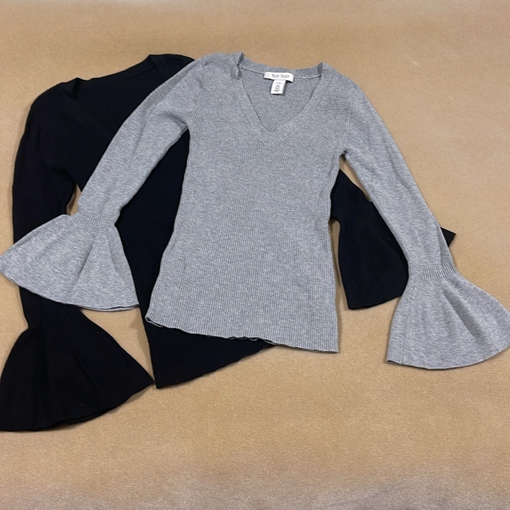 2 WHITE HOUSE/BLACK MARKET V-NECK BELL SLEEVES SWEATERS BLACK & GRAY SIZE XXS